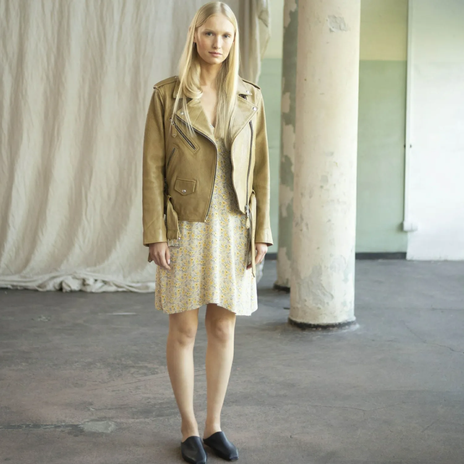 Klapki-Balagan Bayit Klapki, Czarny