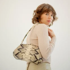 Minitorebki-Balagan Hug Bag Torebka L, Zlamana Biel Wzor Pytona
